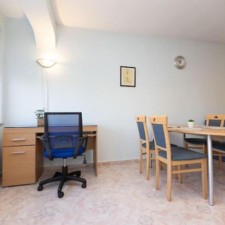 شقة Sunny & Convenient On Dondoukov Blvd, 1 Bdr Zaimov صوفيا المظهر الخارجي الصورة