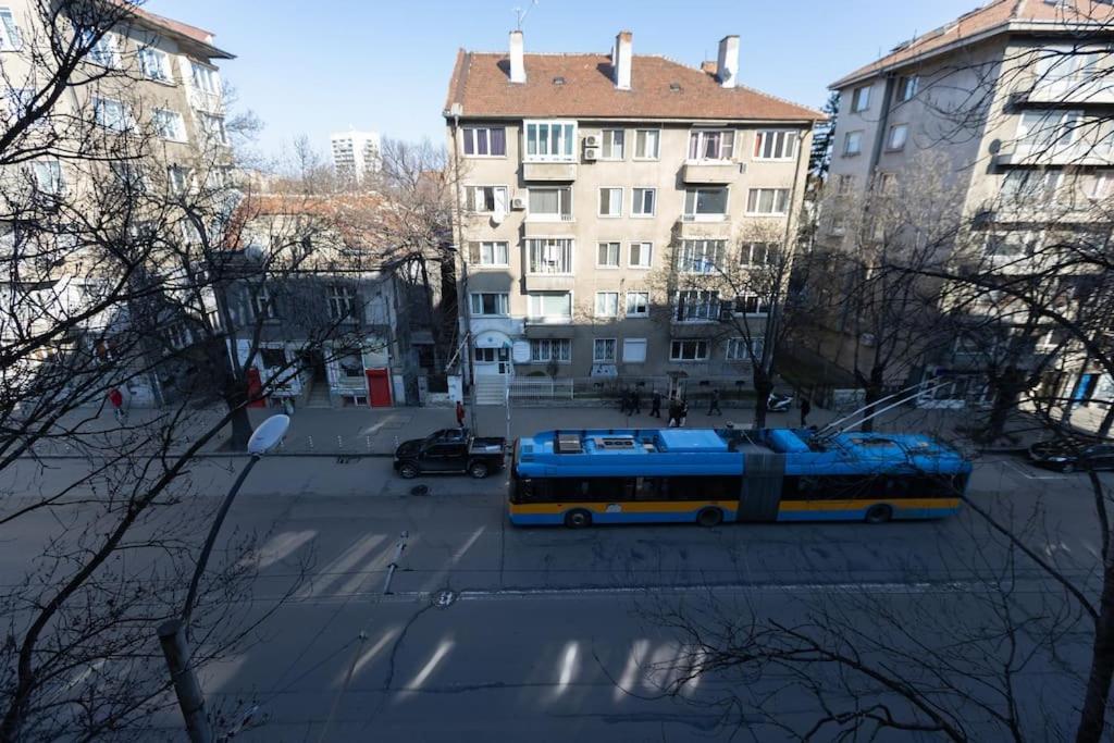شقة Sunny & Convenient On Dondoukov Blvd, 1 Bdr Zaimov صوفيا المظهر الخارجي الصورة